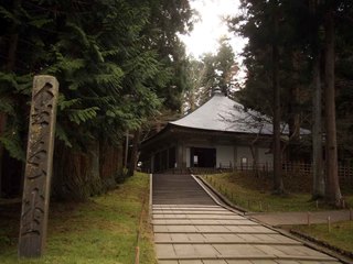 中尊寺金色堂・実物.jpg